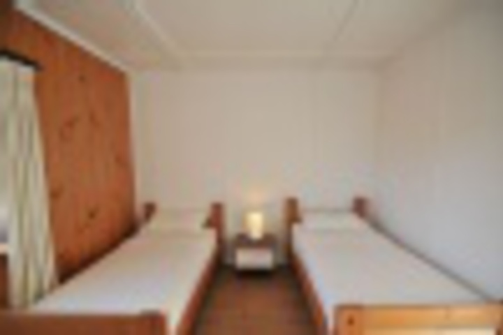 Room 40 of 693