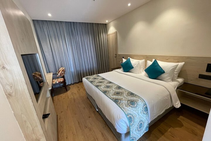 Room 5 of 20