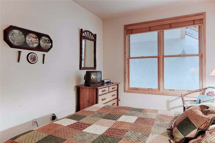 Room 27 of 136