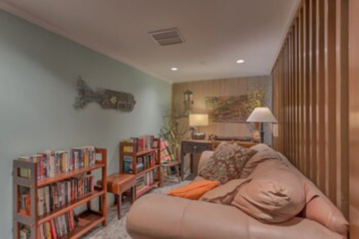 Room 11 of 27