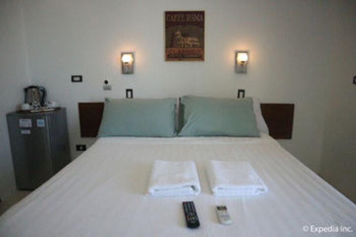 Room 17 of 38