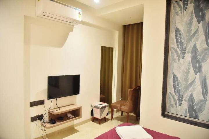 Room 7 of 53