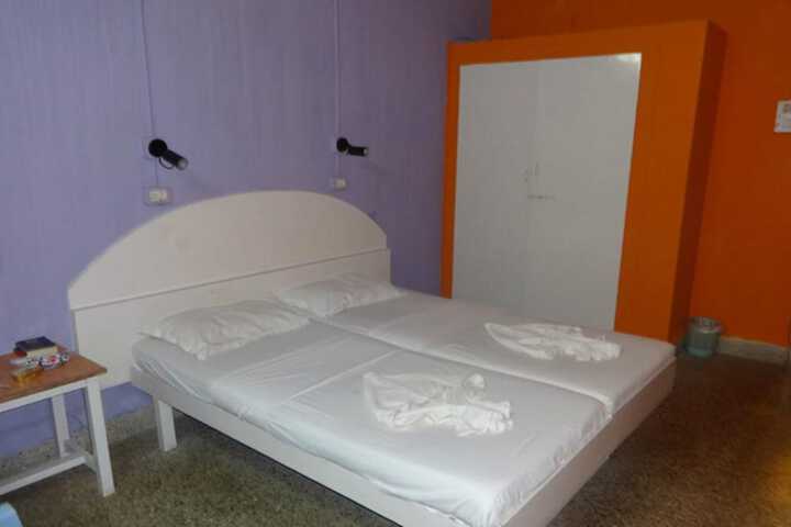 Room 11 of 21