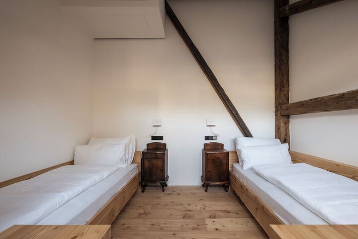 Room 12 of 46