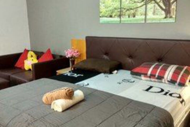 Room 11 of 28