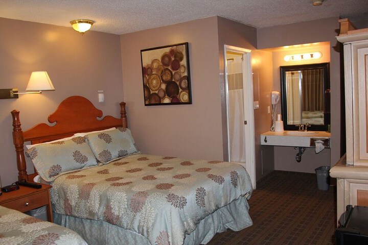 Room 4 of 20
