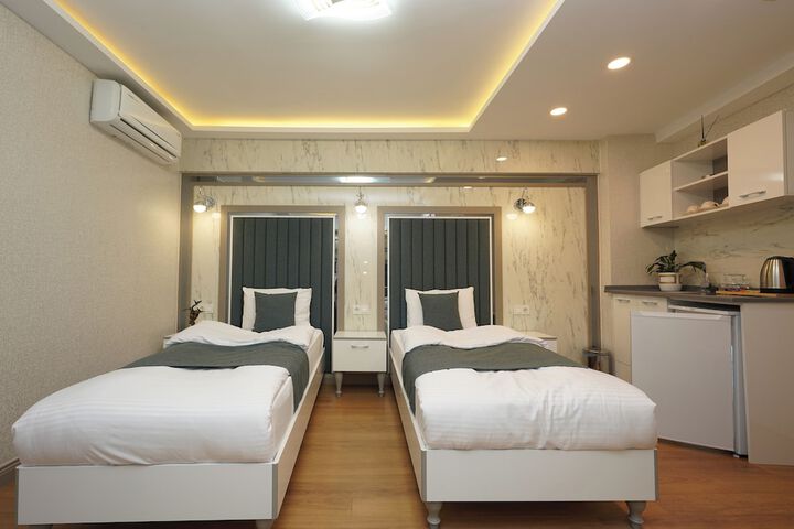 Room 28 of 104