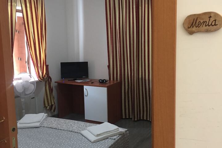 Room 3 of 33