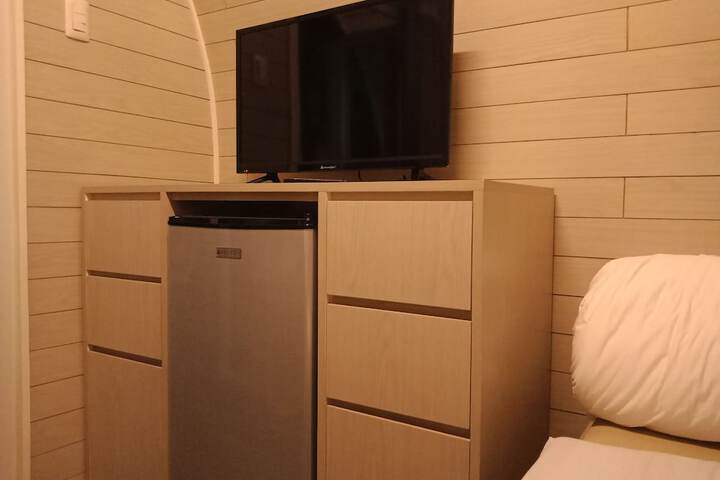 Room 10 of 18