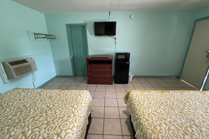 Standard Double Room (3 of 6)
