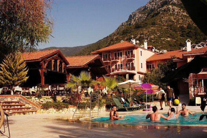 Hotel Pool