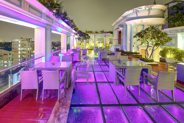 Hotel Pool