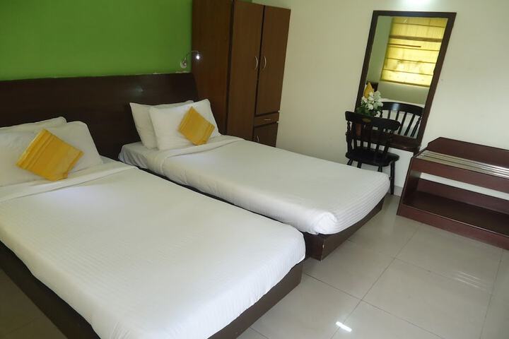 Room 5 of 17