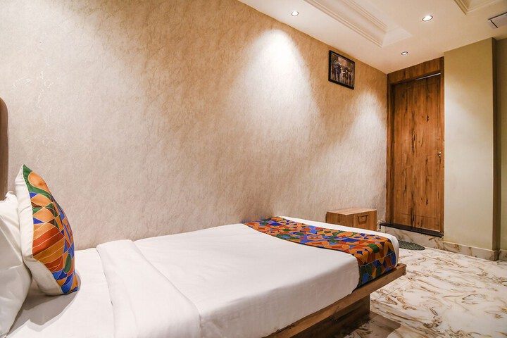 Room 21 of 43