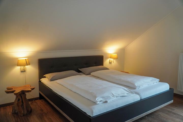 Room 9 of 29