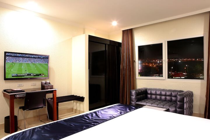 Room 11 of 40