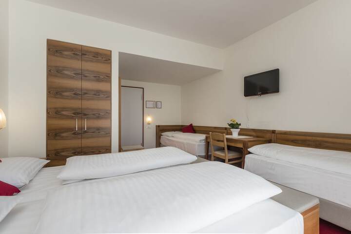 Room 16 of 48