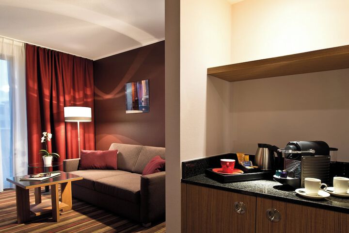 Room 9 of 30