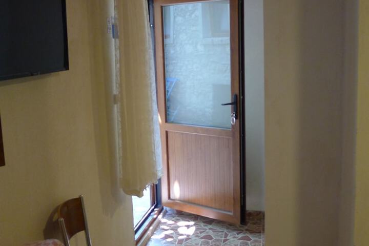 Room 148 of 263