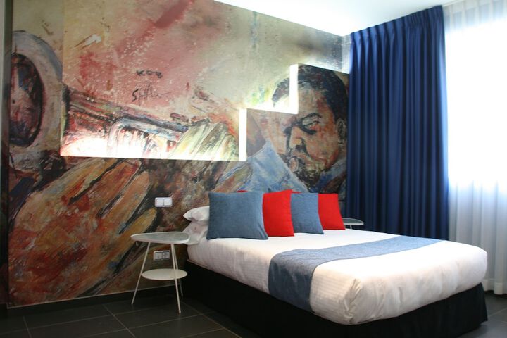 Room 4 of 60