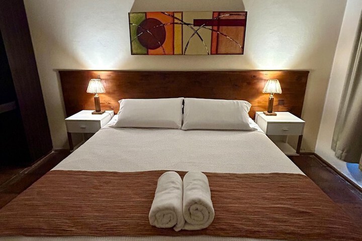 Room 6 of 28