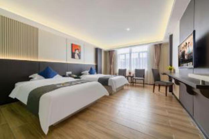 Room 12 of 13