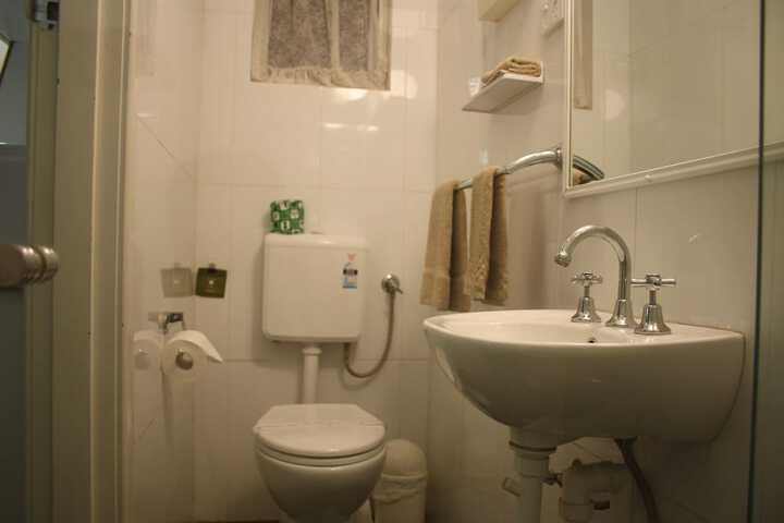 Room 35 of 46