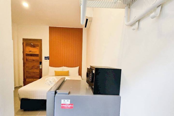 Room 42 of 100