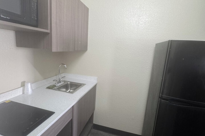 Room 4 of 7