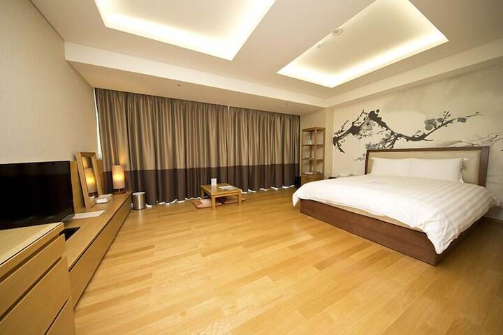 Room 16 of 54