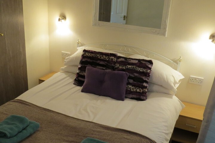 Room 5 of 11