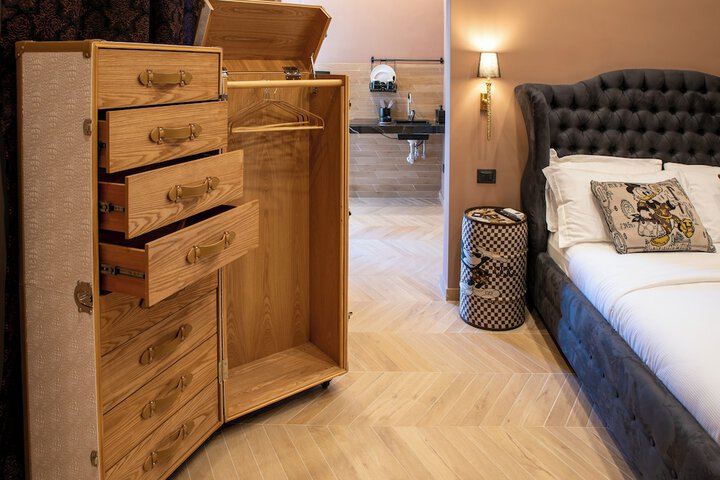 Room 2 of 43