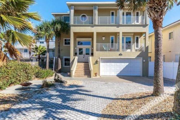 Photo of Sea Turtle 4 Br home by RedAwning