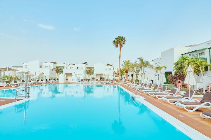 Hotel Pool