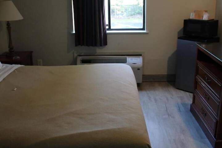 1 King Bed (1 of 13)