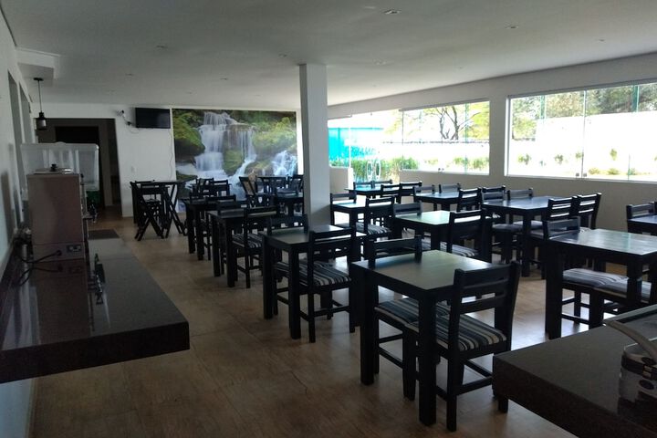 Dining 8 of 10