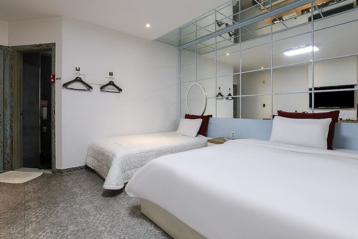 Room 26 of 42