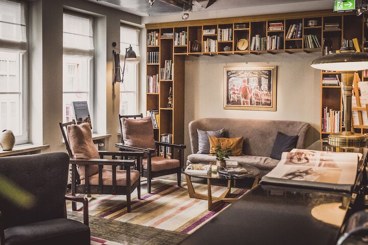 Guest Lobby