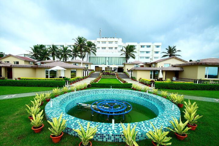 Hotel Exterior 52 of 60