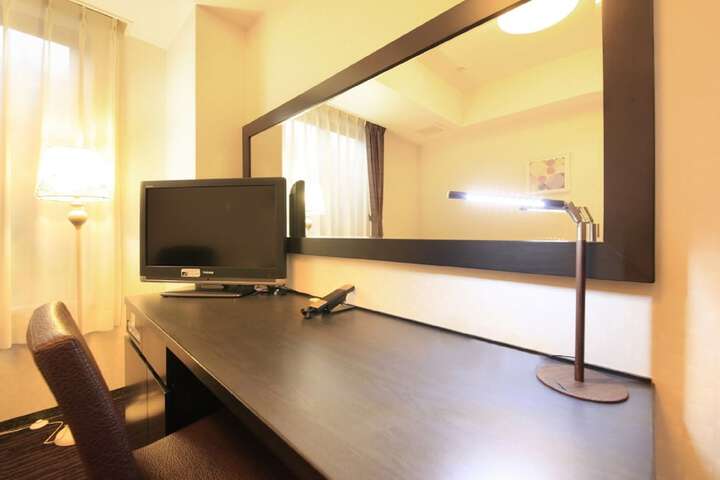 Room 16 of 42