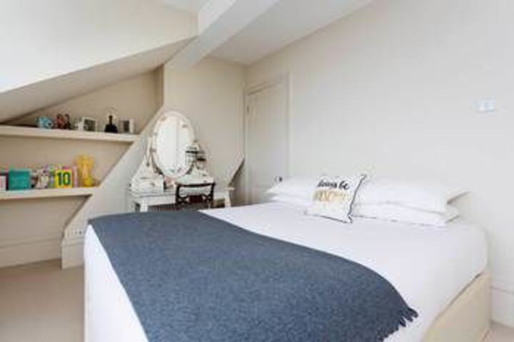Room 10 of 28