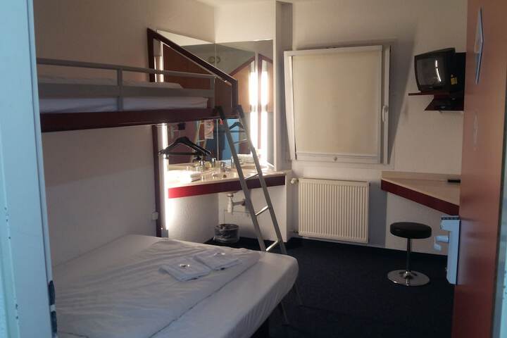 Room 5 of 35