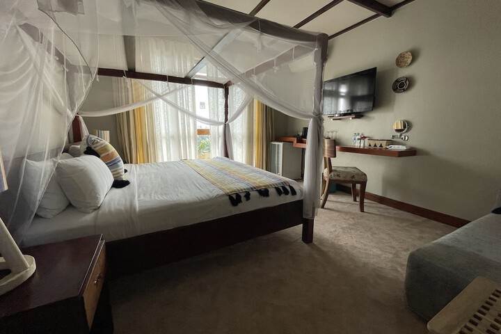 Room 12 of 33
