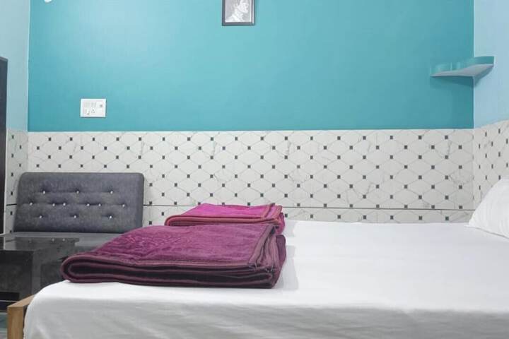 Room 4 of 43