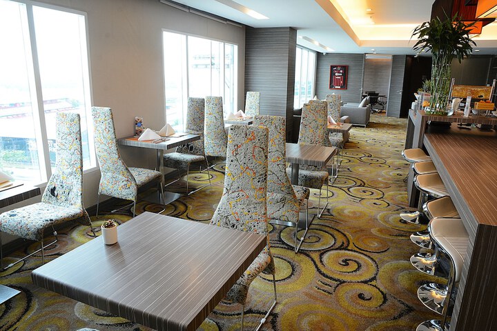 Lounge 105 of 116