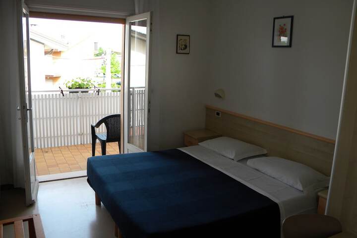 Room 6 of 71