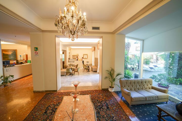 Entrance & Lobby