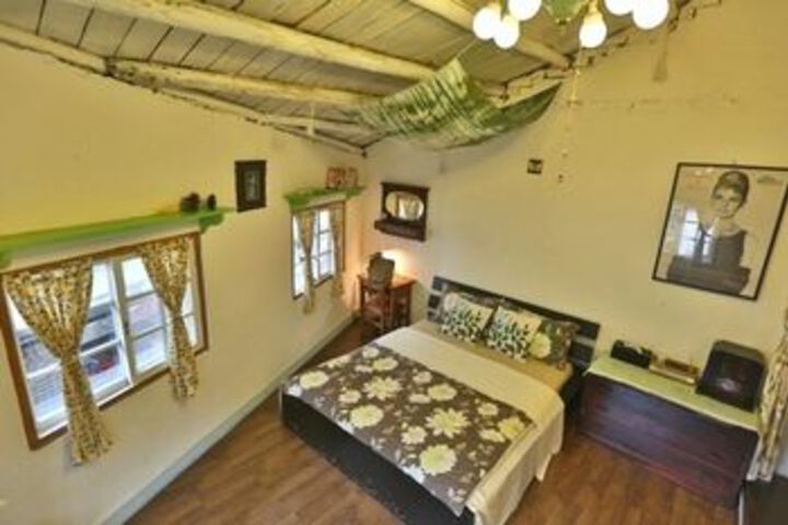 Room 12 of 32