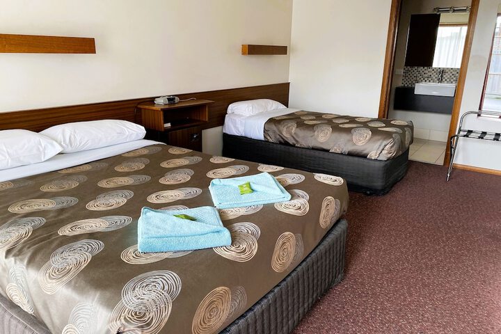 Room 3 of 16