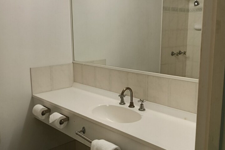 Room 9 of 13